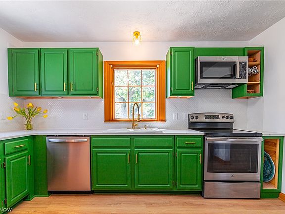 4th image of 315 N Lake St