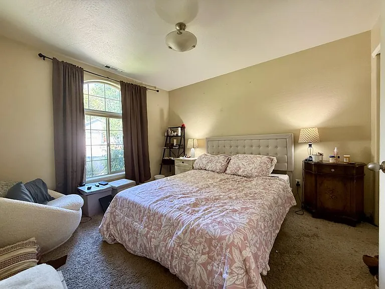 1176 NE Bonney Doon Ln — Photo 10