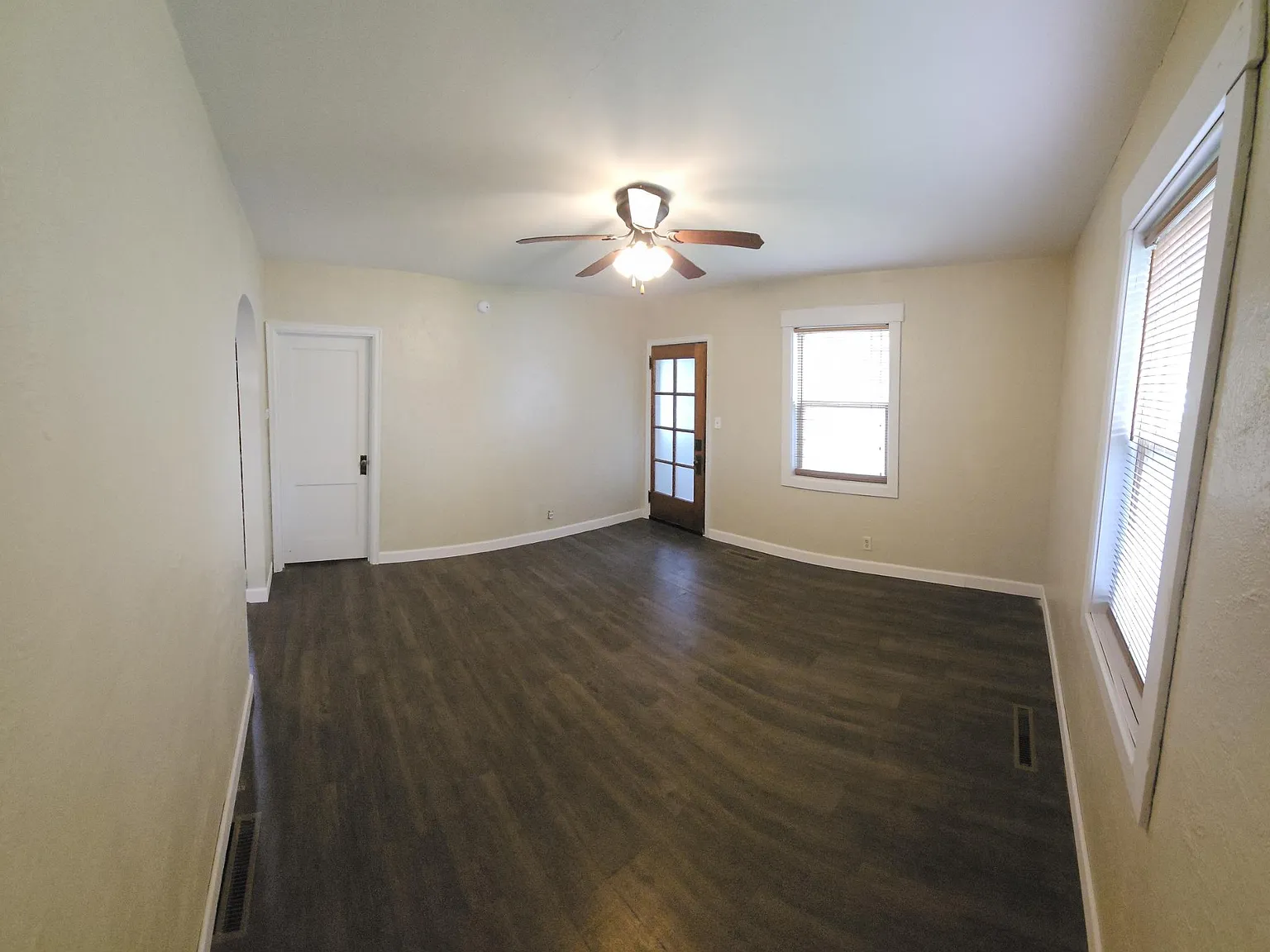 3 bed, 1.5 bath, 1500 sqft, $1,300 — Photo 3