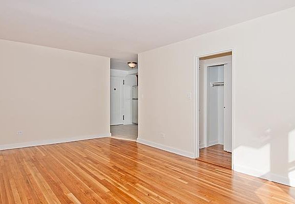 3rd image of 6640 108th St APT 4C