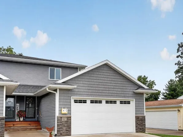 927 W 1st St, Cedar Falls, IA 50613