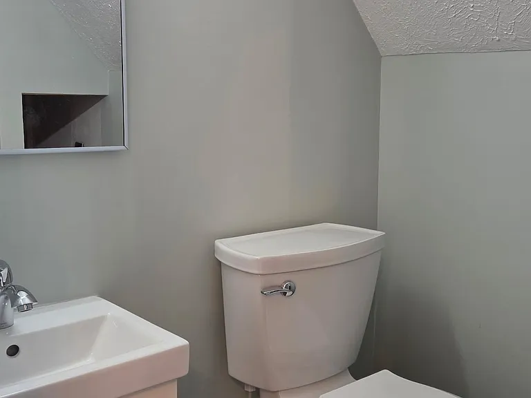 915 1/2 S 8th St #915-1/2 — Photo 5