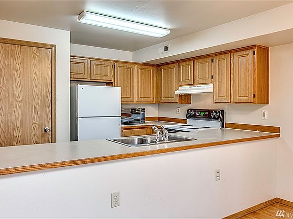 3rd image of 3939 10th St SE APT D4