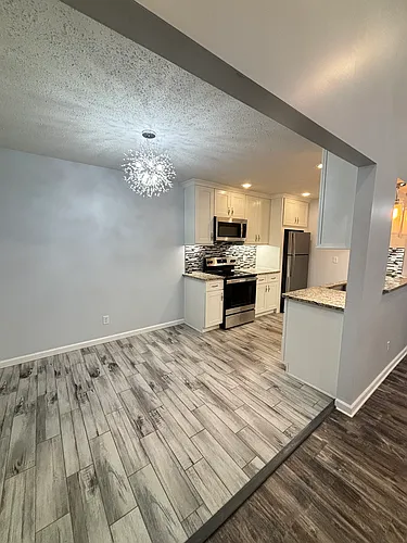 285 E Park Dr Photo 1