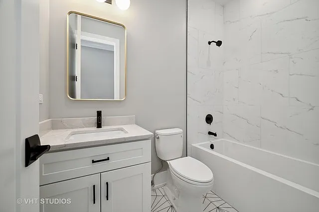 2614 W Chicago Ave #3 — Photo 5