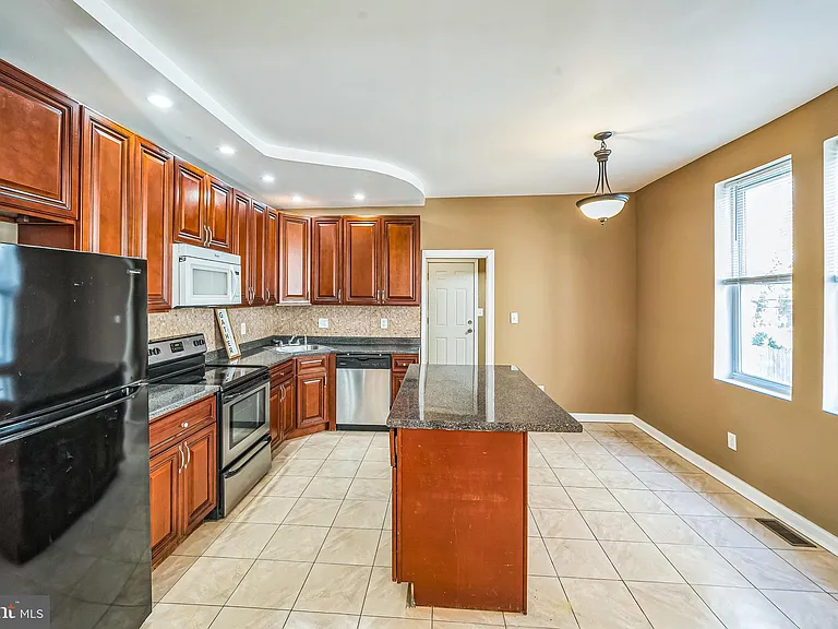3817 Haverford Ave — Photo 10