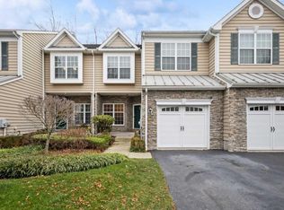 852 Huntington Dr, Fishkill, NY 12524