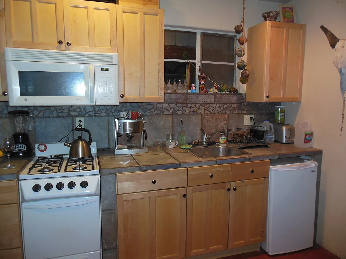 kitchen - 2634 E Exeter St #1