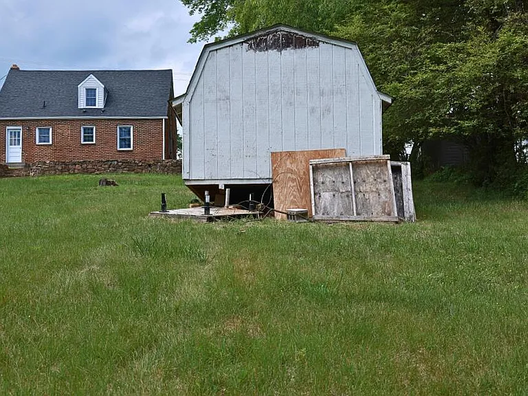 32 Upland Dr — Photo 43