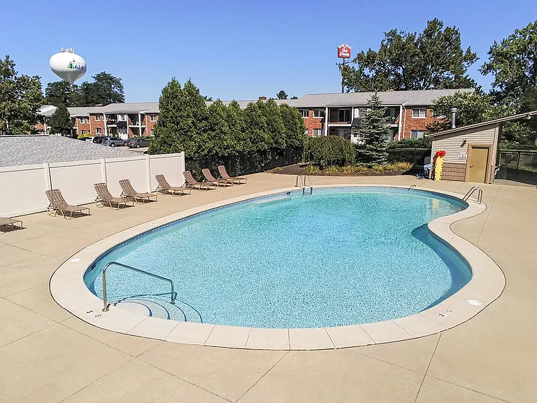 Pine Ridge Apartments — Photo 9