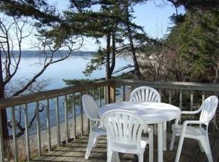 1487 Penn Cove Rd, Oak Harbor, WA 98277