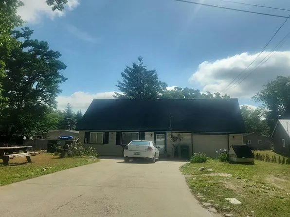 4070 Oakridge Dr, Harrison, MI 48625