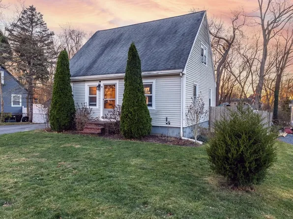 25 Winter St, Whitman, MA 02382