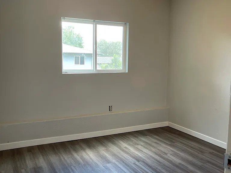 349 Gahart Dr #C — Photo 11