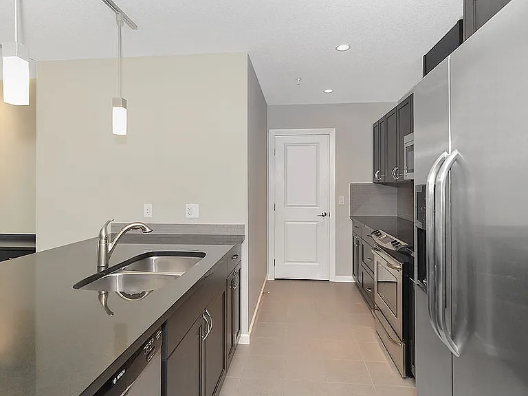 211 13th Ave SE #2105 — Photo 3