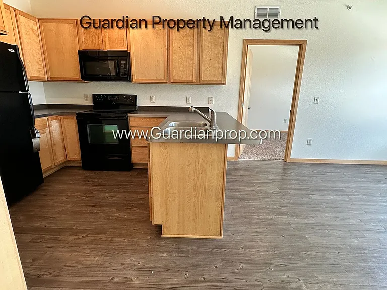 811 4th St SE #312 — Photo 5