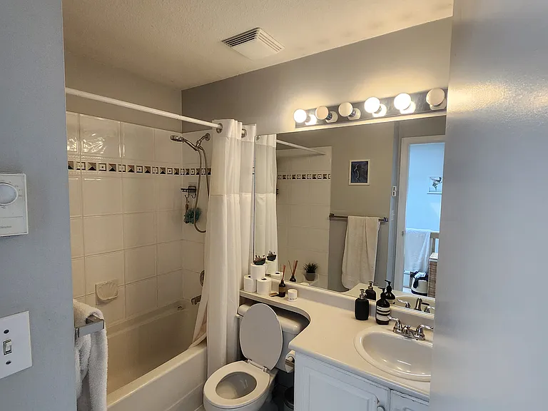 1678 W 7th Ave #6 — Photo 11