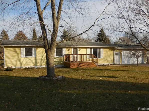 6231 2nd St, Mayville, MI 48744