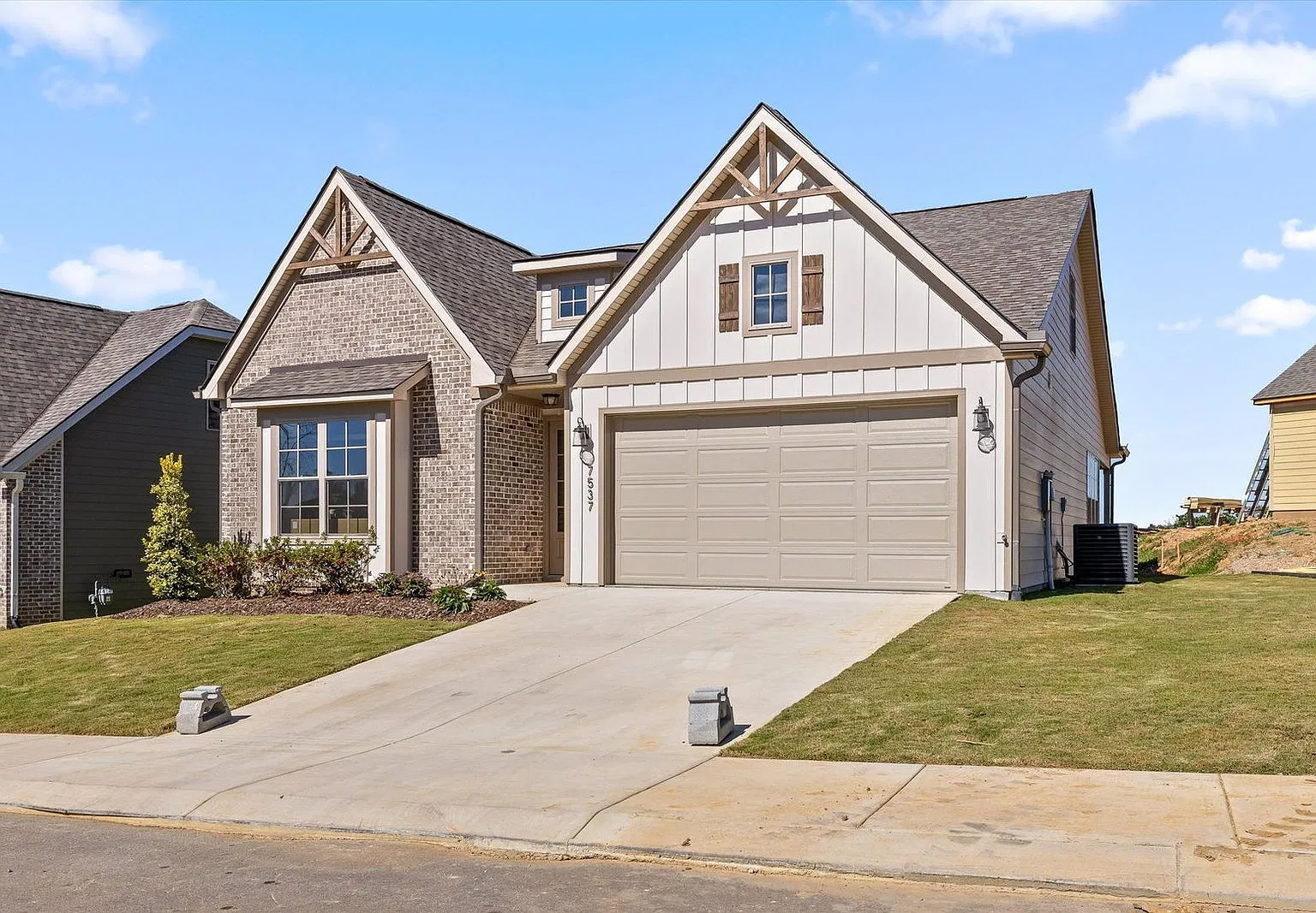 4 bed, 3.0 bath, 2350 sqft, $2,895 — Photo 2
