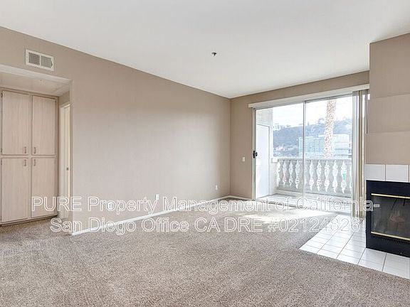 3rd image of 640 Camino De La Reina APT 1302