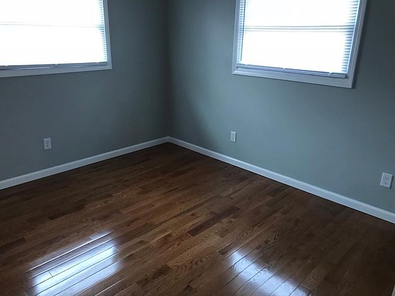 5th image of 9607 Flora Ave
