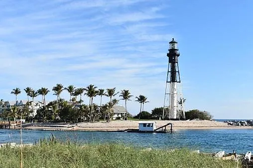 walking distance to the Pompano Beach Ocean inlet