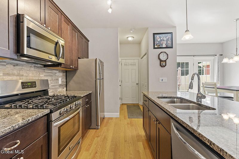 4th image of 8 Linden Lane