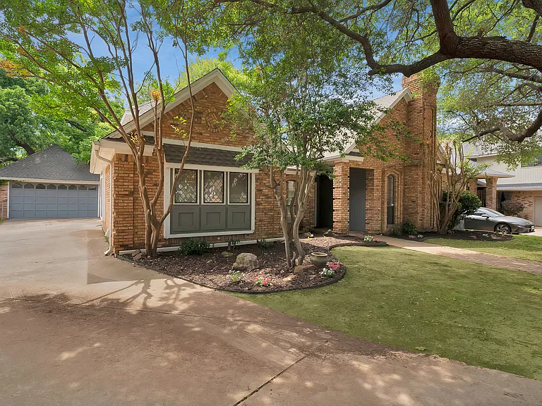 4219 Oak Springs Dr — Photo 35