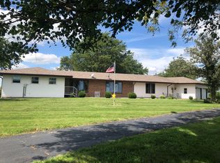 10576 W Illiniwick Rd, Warrensburg, IL 62573