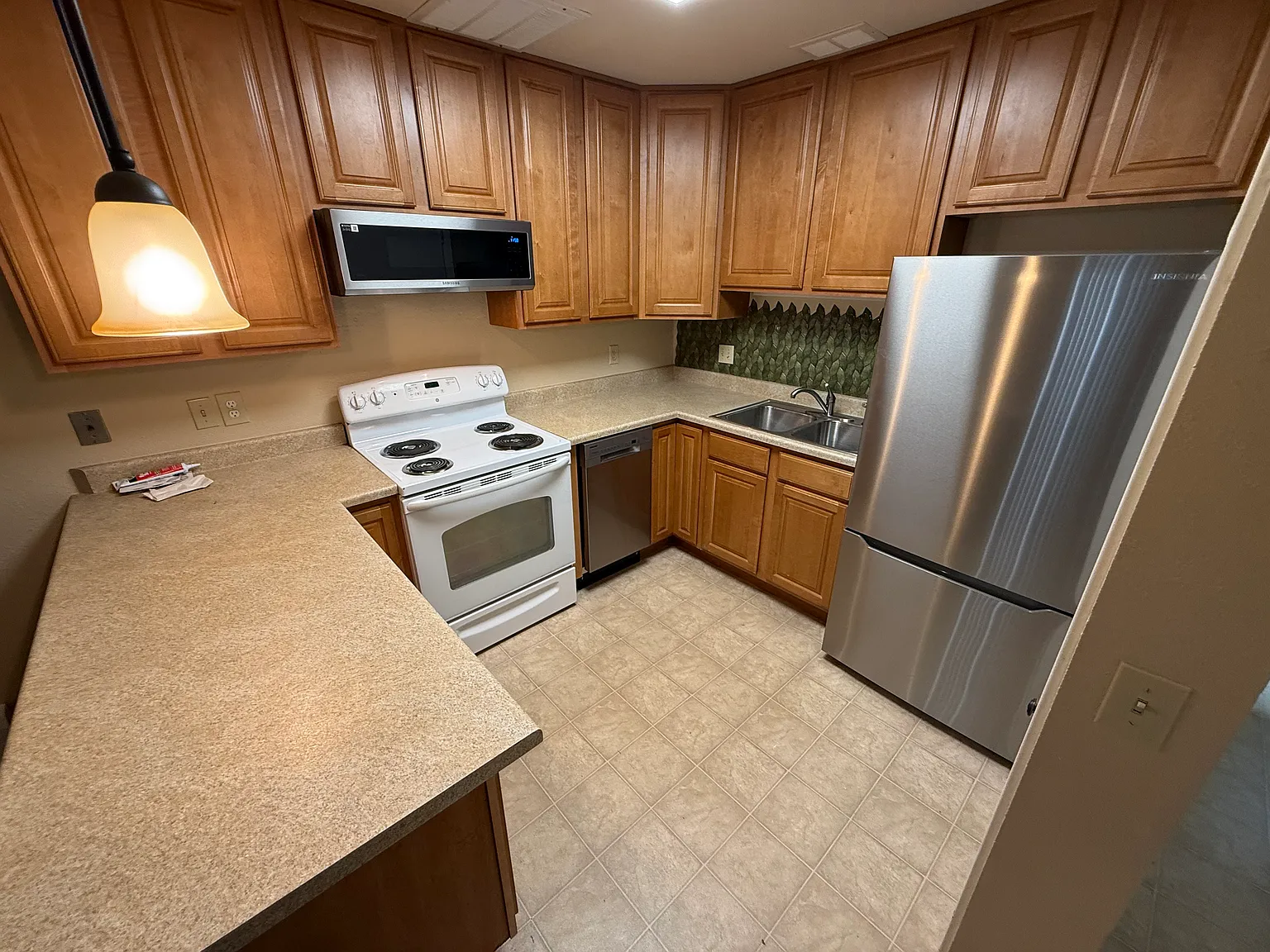 2 bed, 1.5 bath, 925 sqft, $2,300 — Photo 3