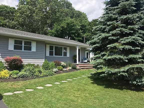 4th image of 23 Cynthia Ln