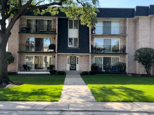 5621 W 104th St APT B2, Oak Lawn, IL 60453