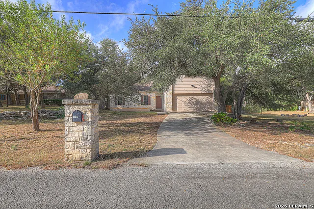 4 bed, 2.0 bath, 1840 sqft, $2,100 — Photo 2