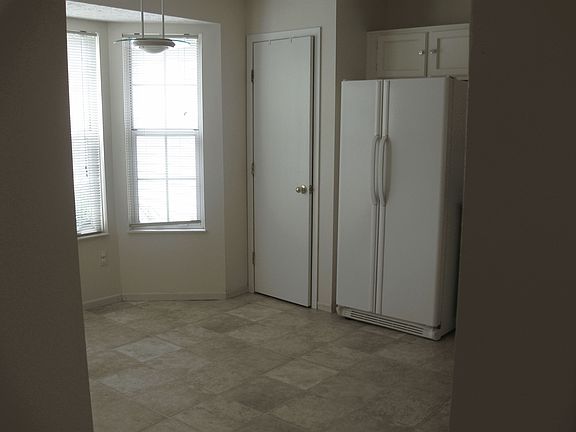Kitchen w/new flooring and pantry