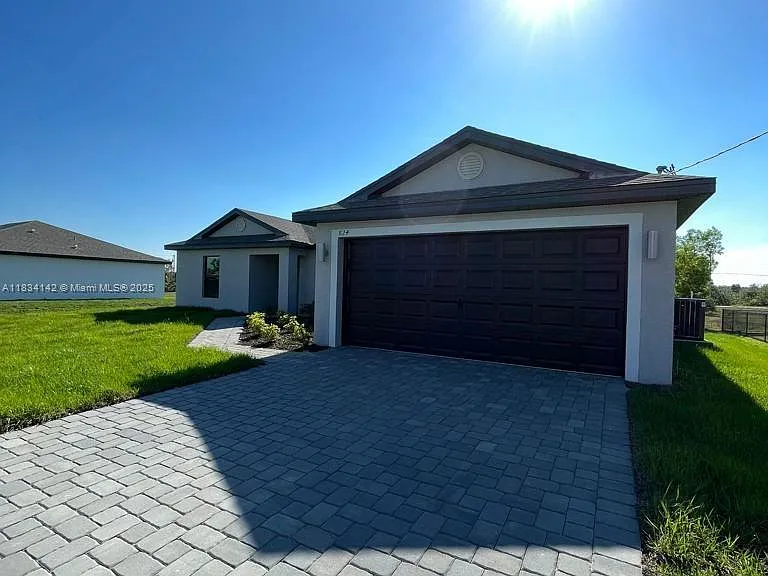 861 Winwood Cir — Photo 2