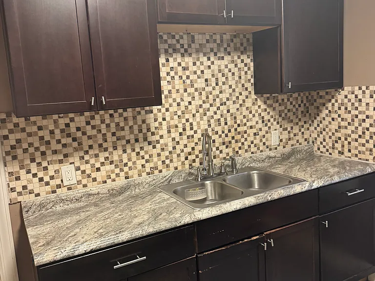 2450 Kendall Ave — Photo 3