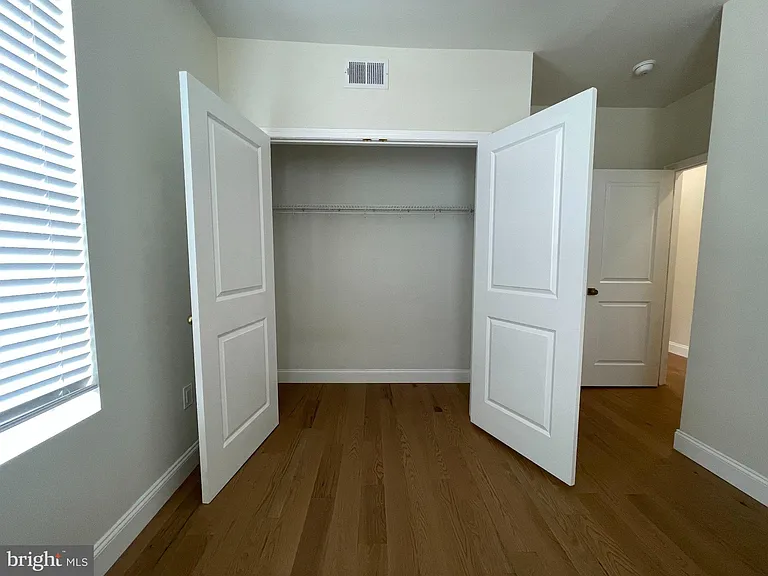 2101 S Hicks St — Photo 14