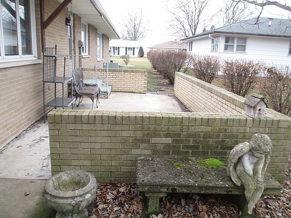 3rd image of 303 S Cherry St