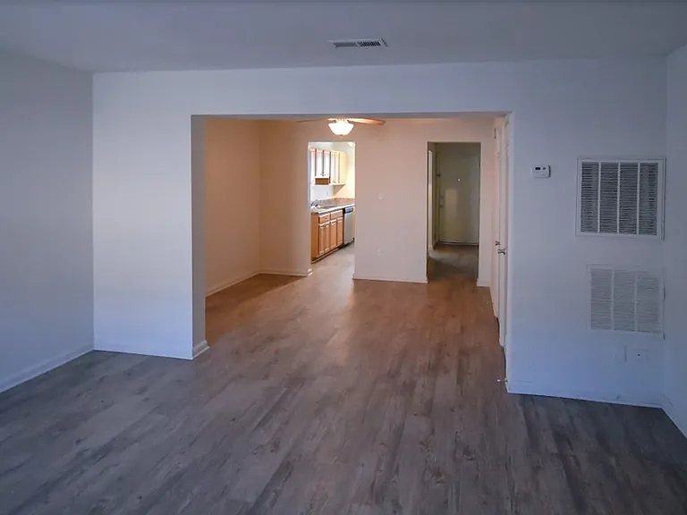 Eastwind Apartments — Photo 54