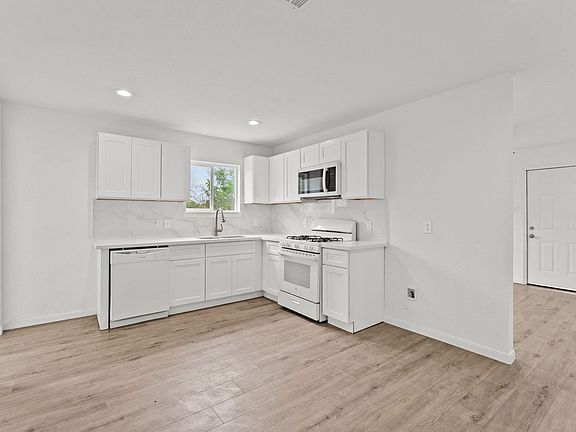 5th image of 311 Robertson St
