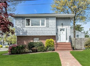 78 Cheltenham Rd, West Babylon, NY 11704