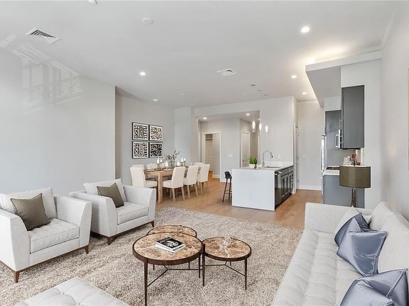 4th image of 731 Saint Charles Ave Unit 215