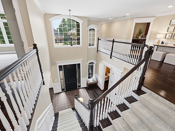 3rd image of 439 Pond View Ln