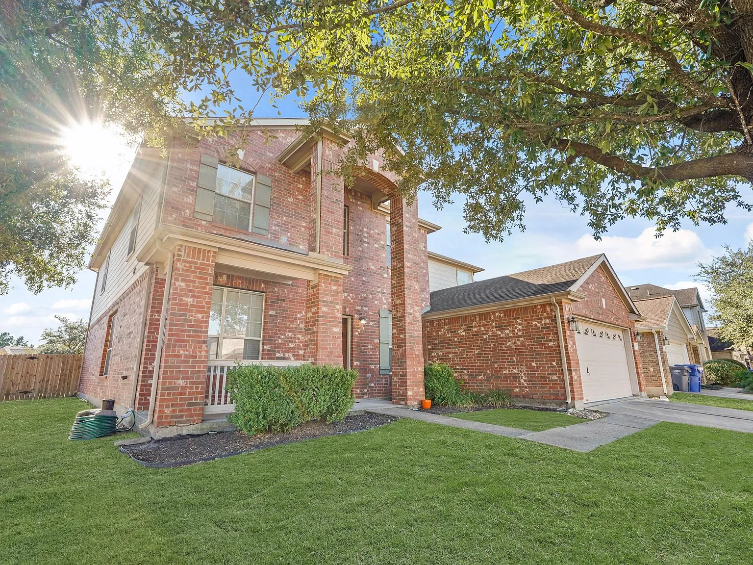 4 bed, 2.5 bath, 3524 sqft, $2,350 — Photo 2