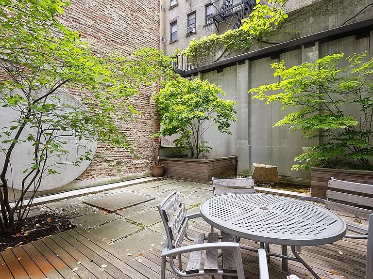 420 W 25th St #1M — Photo 24