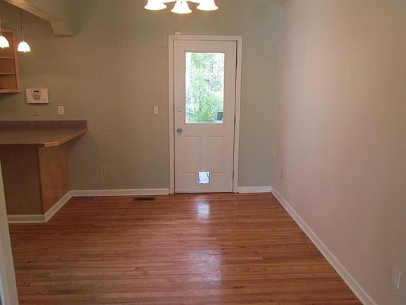 5th image of 701 W Gail Dr
