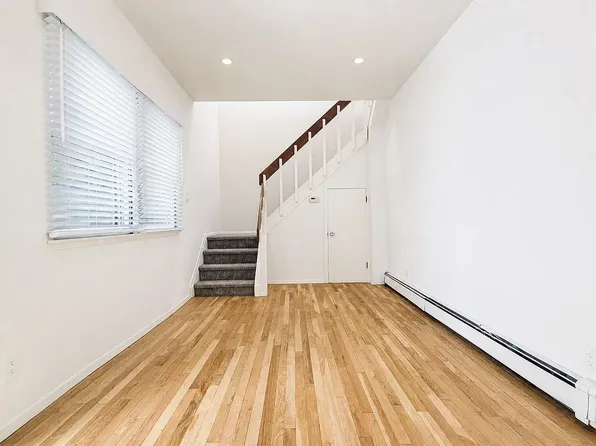 55 Continental Pl #B, Glen Cove, NY 11542