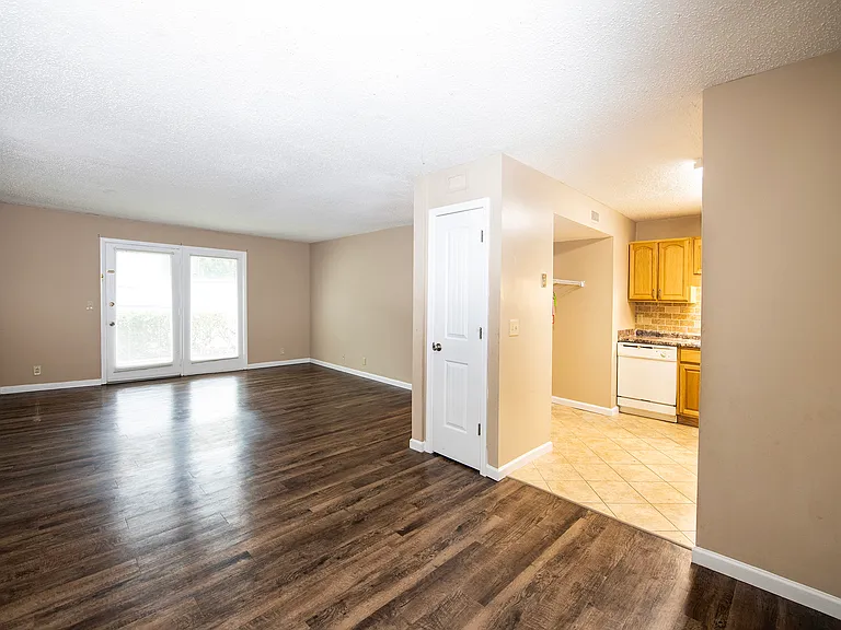Willow Run Apartments — Photo 38