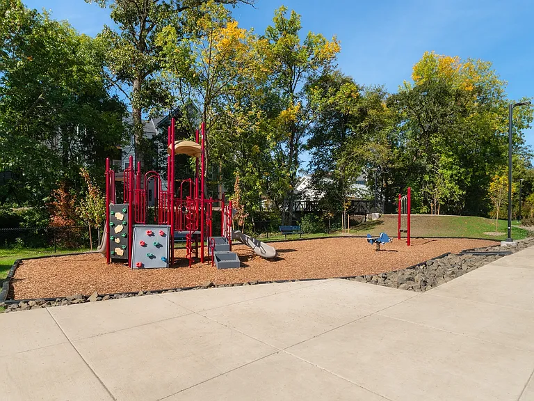 Sunshine Park Apartments — Photo 35