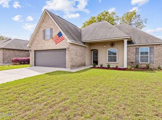 208 Marston House Dr, Youngsville, LA 70592